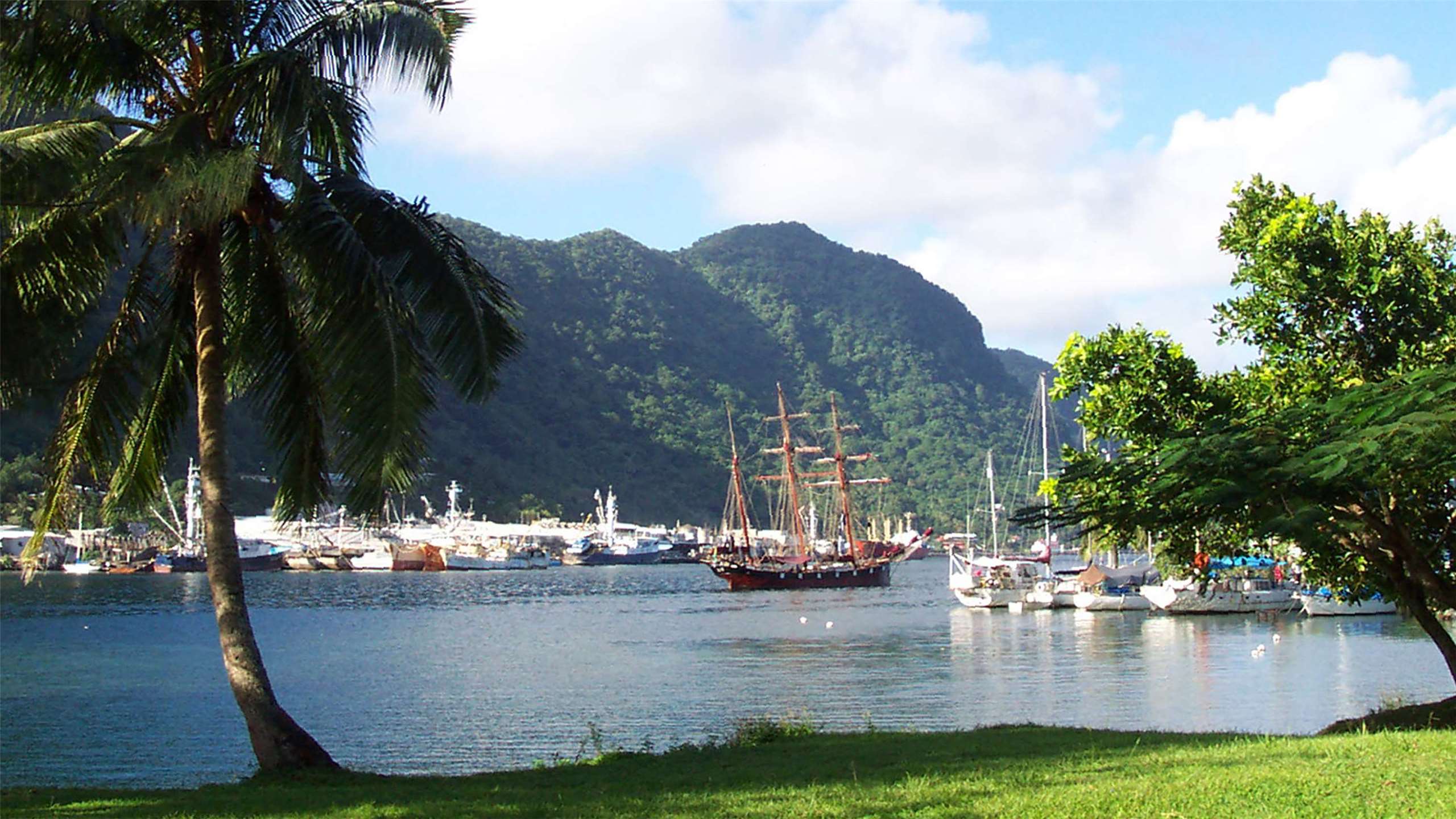 根據官方文件，美國位於南太平洋美屬薩摩亞(American Samoa)附近的大片海域，最快可能在11月進行拍賣。圖為薩摩亞的帕果帕果( Pago Pago)天然良港。資料照片。
