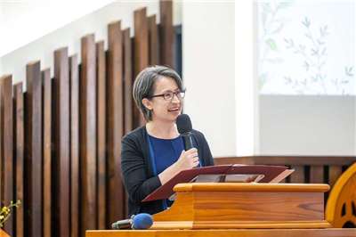 蕭副總統30日出席山腳教會禮拜堂啟用典禮並致詞，期盼教會與民間共同打造友善育兒環境，讓每個孩子獲得照顧與關懷。(圖：總統府)