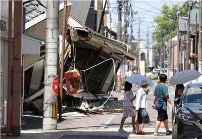 日本熊本縣八代市7月28日發生強震，造成多棟民宅倒塌。(Kunihiko Miura/Yomiuri Shimbun)