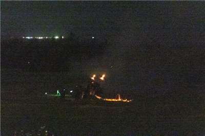 國軍「漢光42號」實兵操演第3天，陸軍金門防衛指 揮部7日晚間於后湖海域一線據點與陣地實施實彈射 擊，圖為軍方實施20機砲射擊。