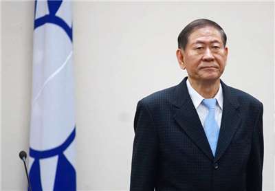 退役少將臧幼俠於2024年8月20日參加中國和平統一促進會在香港舉辦的全球華僑華人促進中國和平統一大會時，起立聆聽中華人民共和國國歌。資料照。