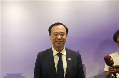 衛福部長石崇良21日表示，《尼古喵喵》違規，待完成菸品品牌遮蔽後可重新上架。(劉品希 攝)