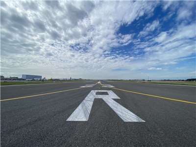 桃園機場北跑道歲修將於今年 11 月啟動，主要針對跑道易損壞區域進行預防性維護。(桃機公司提供)