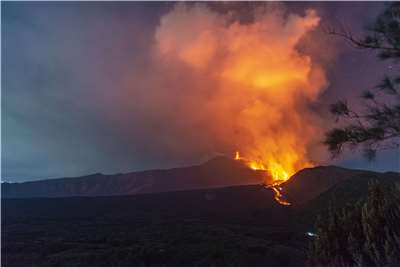 義大利埃特納火山(Mount Etna)是歐洲最高且最活躍的火山，經常擾亂卡塔尼亞機場的運作。