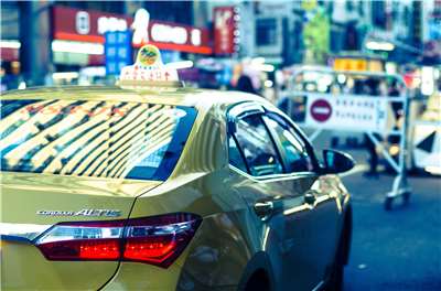 交通部11日公告修正汽車運輸業管理規則部分條文，禁止計程車行不當收取靠行牌照費，違者最重可廢止營業執照，13日上路。(示意圖/Pixabay)