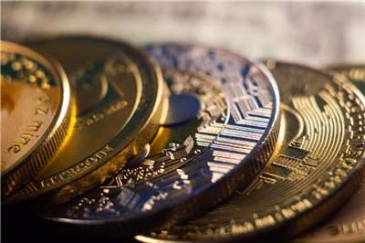 數位資產業者仿效上市公司常見的庫藏股策略，今年以來砸下近6.4億美元(約新台幣203億元)買回自家加密貨幣，企圖在市場低迷之際提振加密貨幣價格。(示意圖/Freepik圖庫)