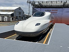 台灣高鐵12組N700ST明年7月至2028年9月將分批上線，最快明年初大改點，擬推北部直達南部、南部直達北部「超級直達車」，與雲、嘉直達台中及台北直達車。