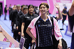 日本混雙組合渡邊勇大、田口真彩，1日在超級300的台北羽球公開賽晉級決賽，其中首度來台的田口真彩外型可愛、笑容甜美，吸引廣大粉絲。