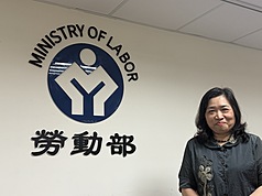 勞動基金上半年收益數為新台幣2兆2024億元，持續創新高，勞動基金運用局副局長劉麗茹3日指出，7月不論股、債都為回檔狀態，收益會受一些影響，但幅度應該還好；勞動基金著重基本面，會就盤勢調整、穩定收益。