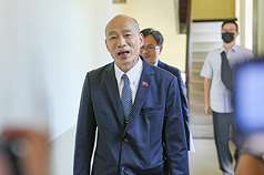 行政院不副署《台灣兒少成長及未來帳戶條例》，立法院長韓國瑜(中)批評，若政府一再以不副署、不執行回應國會通過的法律，恐架空立法權、動搖憲政秩序，強調「執政權再大，都大不過憲法」。資料照。