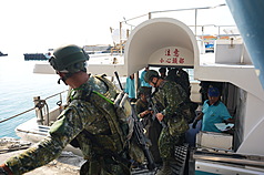 驗證跨海機動力漢光42號實兵6日進入第2天，第四作戰區首度將兵力投射小琉球，驗證跨海機動能力。（第四作戰區提供）