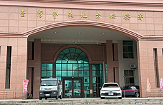 台東縣政府農業處長許家豪、前科長蔡明翰辦理農路拓寬涉圖利，台東地方法院2度裁定交保，台東地檢署7日指出，將再提抗告。圖為台東地檢署外觀。
