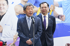 MD
遭抹黑擋疫苗　陳時中籲不實指控者應道歉
慈濟基金會在COVID-19疫情期間採購BNT疫苗，遭詐
騙逾新台幣10億元。行政院政務委員陳時中（左）7
日在台北受訪表示，當初做出不實指控者應向社會道
歉；衛福部長石崇良（右）則說，過多的政治語言，
是對政策推動的最大障礙。
中央社記者鄭清元攝　115年8月7日