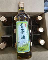 新增1家苦茶油苯駢芘超標後，目前全台已有8家製油廠上榜，遍及新北、嘉義等縣市。圖為北市府衛生局8日表示，翰霖貿易有限公司生產的218瓶苦茶油檢驗出苯駢芘超標，經稽查剩餘產品已經下架封存，消費者可以退換貨。（新北市府衛生局提供）資料照片。