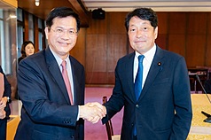 外交部長林佳龍（左）7日接見日本眾議員小野寺五典（右）等日本國會議員。
