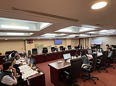 台北市議會民政委員會11日排定市府相關主管機關，就監察院糾正麥當勞員工遭不法侵害、夏莉絲托嬰中心虐兒案等進行專案報告。