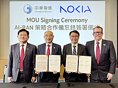 中華電信11日宣布，與Nokia簽署AI-RAN策略合作備忘錄。左起為中華電信總經理林榮賜、中華電信網路分公司總經理賈仲雍、台灣Nokia總經理許佳樹、Nokia副總裁Steph Delvoye。（中華電提供）