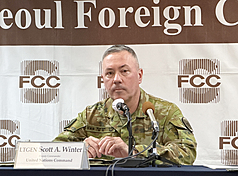韓美聯合軍演將於17日登場，除韓美軍隊外、聯合國軍司令部也會參與，澳洲陸軍中將、聯合國軍司令部副司令溫特（Scott Winter，圖）13日赴首爾外媒協會，介紹軍演期間聯合國軍司令部的任務與角色。