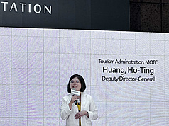 為鼓勵民眾平日出遊，觀光署推5大優惠方案，觀光署副署長黃荷婷13日說，預算待立院通過，規劃8月中下旬先開放登記抽生日住宿金1200元，拚9月中旬補助上路。