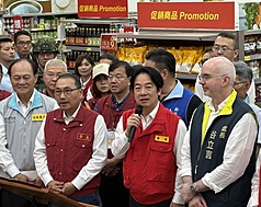 2026城鎮韌性演習13日在北部登場，賴清德總統（前右2）表示，台灣絕不能單純依賴外人，必須做好自身準備。