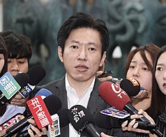 民眾黨團譴責卓揆不副署逕付二讀，行政院祕書長張惇涵(圖)對此表示，朝野必須遵守憲法跟法律。資料照片。