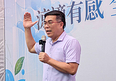 環境部20日舉辦「環保心舞台－涼適有感 全民體驗」記者會，展示2款台灣發明的遮陽設施，環境部長彭啓明表示，台灣本地就有許多好的創意可以推動，不見得要移植國外的裝置藝術。