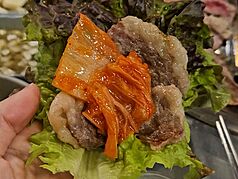 台灣民眾愛吃的韓國泡菜多以中國進口白菜製成，韓國近期公布多批涉甲醛白菜產品，引發民眾擔憂，食藥署表示，不合格產品未輸入台灣。