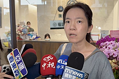 LG
陳幸妤回應趙建銘說法
前總統陳水扁女兒陳幸妤（圖）25日在診所前受訪，
針對前夫趙建銘說盼雙方好聚好散，陳幸妤表示，當
初趙建銘只要對她多好一分，多講幾句話，不會想離
婚。
（讀者提供）
中央社記者楊思瑞傳真　115年8月25日