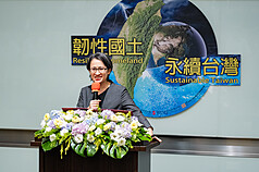 副總統蕭美琴26日出席「2026韌性國土、永續台灣：氣候變遷下城市系統性工程調適對策論壇」閉幕儀式。（總統府提供）