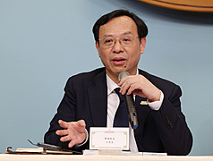 「健康台灣推動委員會第8次委員會議」會後記者會27日晚間在總統府新聞中心舉行，衛福部長石崇良出席與會，回應健康幣相關議題。