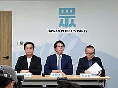 九合一大選登記在即，台灣民眾黨主席黃國昌（中）28日表示，他日前與國民黨主席鄭麗文見面討論竹北市選舉，鄭麗文卻說無法處理，對此他非常遺憾，「民眾黨將支持邱臣遠參選到底」。