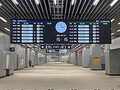 台鐵目前正辦理「台鐵全線列車暨站務資訊顯示系統更新案」建置，預計更新全線220個車站（含新建台南站）列車資訊顯示器，取代舊有分批採購且已屆齡設備。