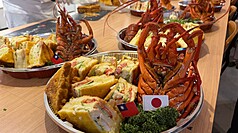 台灣國際美食創新交流協會日本分會29日在東京舉辦美食交流活動，邀台灣主廚以傳統辦桌料理設計菜單，「龍蝦三明治」成亮點，不少日本參加者首次品嚐。（台灣國際美食創新交流協會日本分會提供）