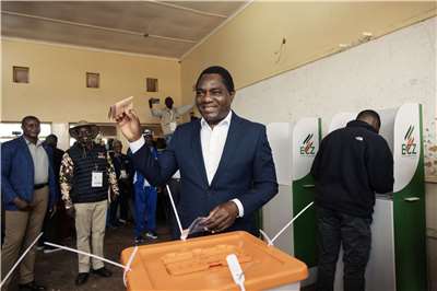 尚比亞選舉委員會18日宣布，總統希奇萊馬(Hakainde Hichilema,圖)以60%的得票率成功贏得連任。