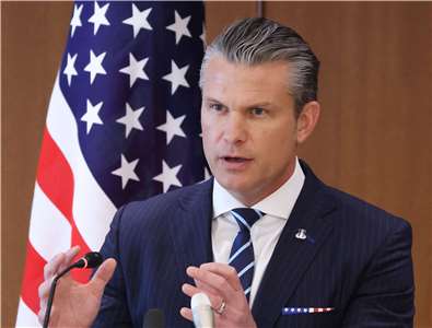 美國國防部長赫格塞斯(Pete Hegseth)12日在巴拿馬舉行的反販毒集團會議上表示，波哥大「已經請求(五角大廈)加入哥倫比亞打擊毒品恐怖主義的行動。」