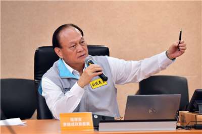 因應2026城鎮韌性演習首度納入行動網路降速演練，行政院10日成立跨部會應變中心，並由行政院政委季連成擔任指揮官。(圖：行政院提供)