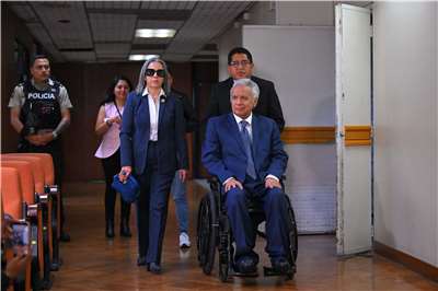 厄瓜多前總統莫雷諾(Lenin Moreno, 坐輪椅者)貪污罪名成立，28日遭判5年有期徒刑。