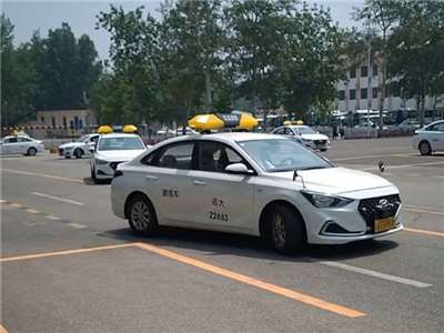陸媒報導指出，有資料顯示，中國超過2.1萬家駕訓機構中，逾8成沒盈利，產能利用率平均僅28.6%。(微博@遠大駕校官網)
