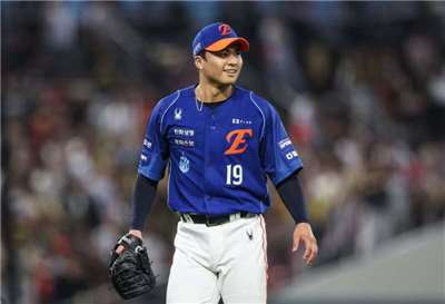 效力韓國職棒韓華鷹隊的台灣投手王彥程，4日拿下個人本季第10勝，更成為韓職首名單季10勝的亞洲外援。(IG/@wangyc.x)
