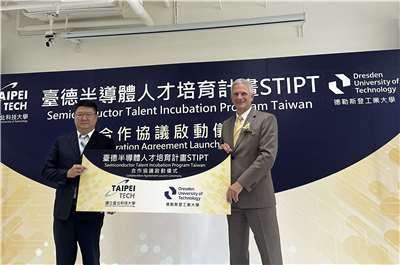 北科大校長任貽均(左)與德國在台協會處長狄嘉信(右)26日在北科大共同出席典禮。(楊雨青攝)