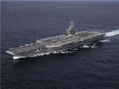 報導指出，美軍航空母艦林肯號(USS Abraham Lincoln)在創下部署紀錄期間，出現食物短缺、管道故障及心理健康危機等問題。(圖:美國海軍)