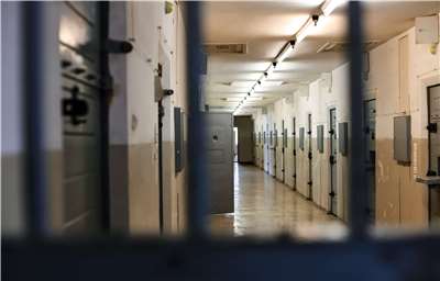 熱浪來襲，法國、義大利、比利時原本就過度擁擠的監獄，因設施老舊、通風不良，更是悶熱難耐。示意圖。(圖 : unsplash)