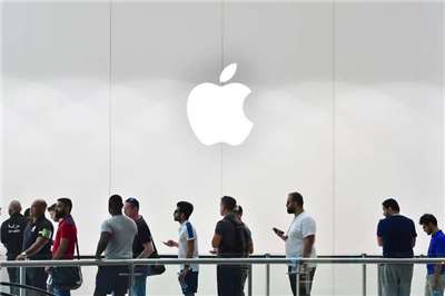 蘋果公司(Apple)(圖)持續測試中國記憶體，但美國商務部長盧特尼克(Howard Lutnick)受訪時表示，川普政府不希望蘋果(Apple)向中國採購記憶體晶片。資料照片(AFP)