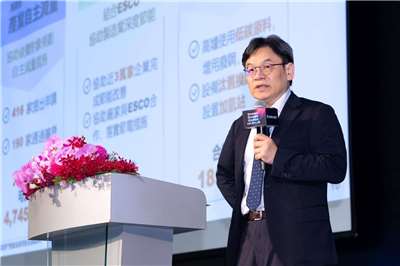 國家發展委員會主委葉俊顯今天(7日)出席「2026台新新光淨零高峰論壇」，目標2035年減碳38±2%。(商周提供)