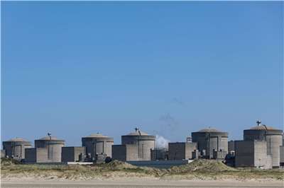 由於水母堵塞冷卻水泵，法國北部葛拉夫林（Gravelines）核電廠(圖)關閉3座反應爐。