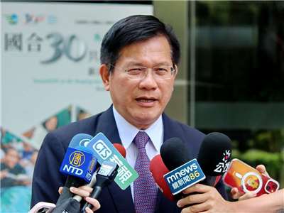 外交部長林佳龍14日受訪表示，凡是透過正當程序提出的檢舉，外交部一定加強辦理 (央廣記者王照坤 攝)