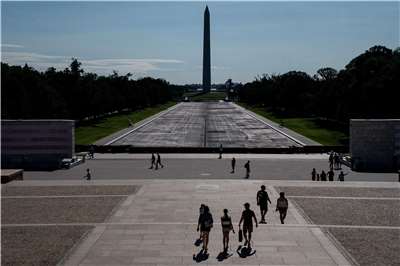 美國林肯紀念堂旁的倒映池(Reflecting Pool)，目前處於乾涸狀態。