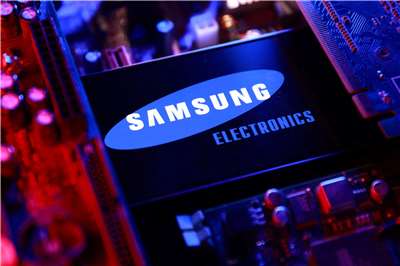 三星電子(Samsung Electronics)發表最新AI記憶體V10 Bonding V-NAND(簡稱BV-NAND)晶片原型。示意圖。