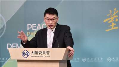陸委會發言人梁文傑27日主持陸委會例行記者會。(陳國維 攝)