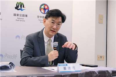 內政部政務次長董建宏11日表示，面對人屋雙老挑戰，內政部祭出都市更新、危老重建、老宅延壽等住宅政策3支箭，讓人能在地安養、屋能淨零減碳，強化都市環境韌性。資料照。(圖：內政部)